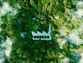 Grönska med bild av fabriksbyggnad