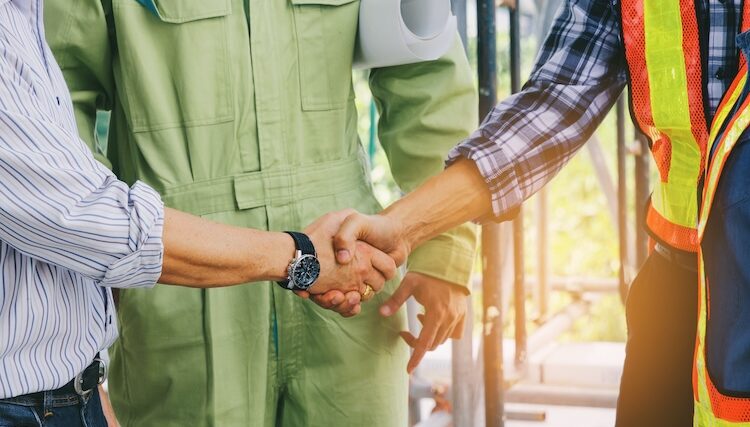 Människor på byggplats