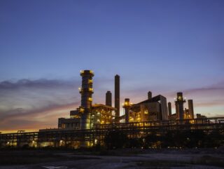Industri syns under skymning